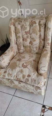 Sillón antiguo, recién tapizado