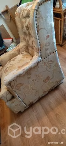 Sillón antiguo, recién tapizado