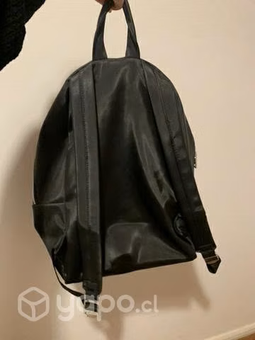 Mochila negra con tachas - Imagen 2