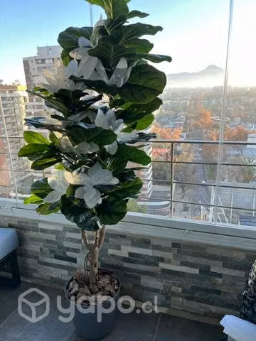 Planta artificial con macetero