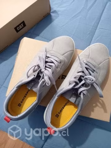 Zapatillas CAT grises