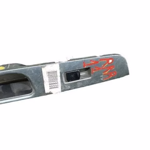 Boton trasero derecho nissan tiida 2013