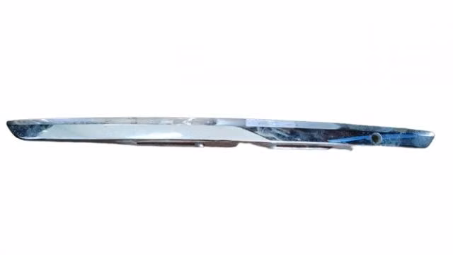 Embellecedor trasero Toyota New Yaris año 06/13