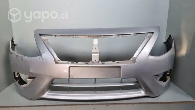 Parachoque Nissan versa dmg la cisterna 24.01