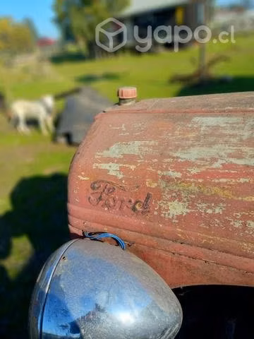 Tractor Ford antiguo