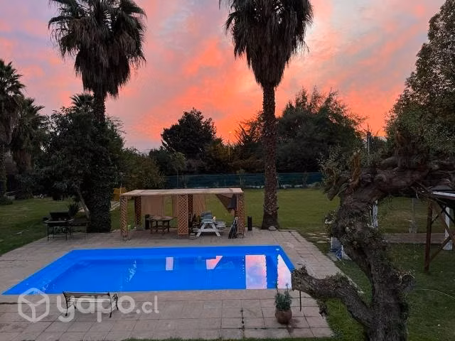 Casa De 500 Mts2, Rodeada De Jardines, Parques