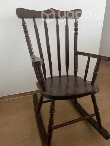 Silla mecedora de madera