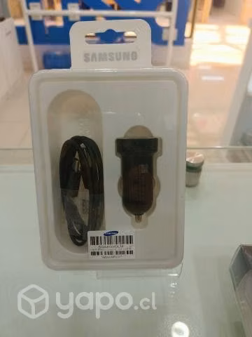 Cargador de celular para auto