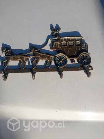 Porta llaves de bronce antiguo - Imagen 2