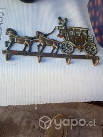 Porta llaves de bronce antiguo - Imagen 3