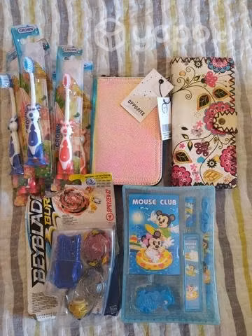 Set plástico y billeteras nuevas