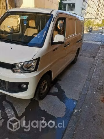 Furgón marca FAW modelo V80 CARGO XL 1.5