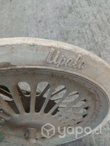 Triciclo de fierro antiguo