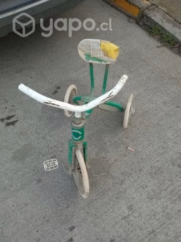 Triciclo de fierro antiguo