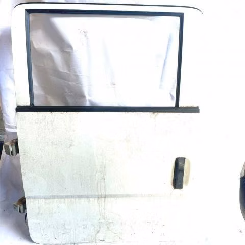 Puerta trasera derecha Kia frontier 2015