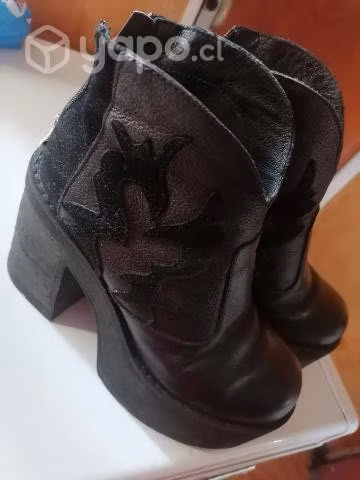 hermosos botines C moran número 37.
