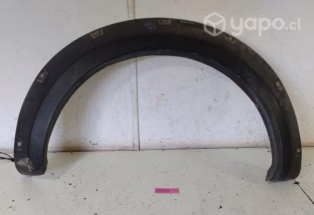 Moldura Pasa Rueda Del izq (NNV150) Nissan Navara