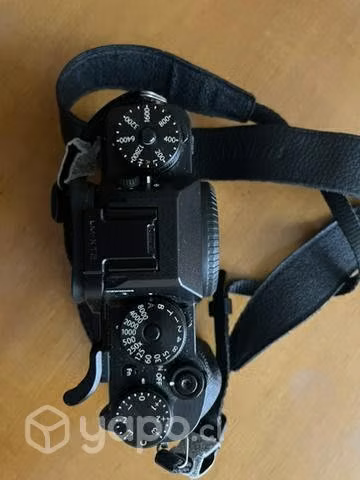 Excelente Cámara mirrorless con battery Grip