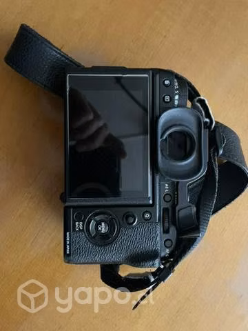 Excelente Cámara mirrorless con battery Grip