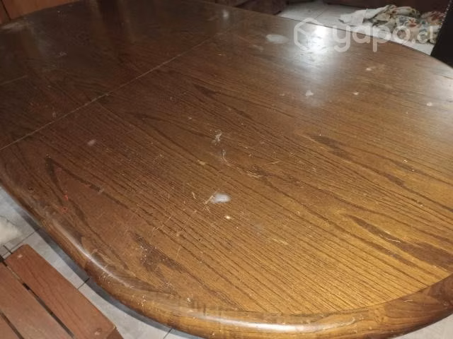 Mesa comedor de encina con piña tallada a mano