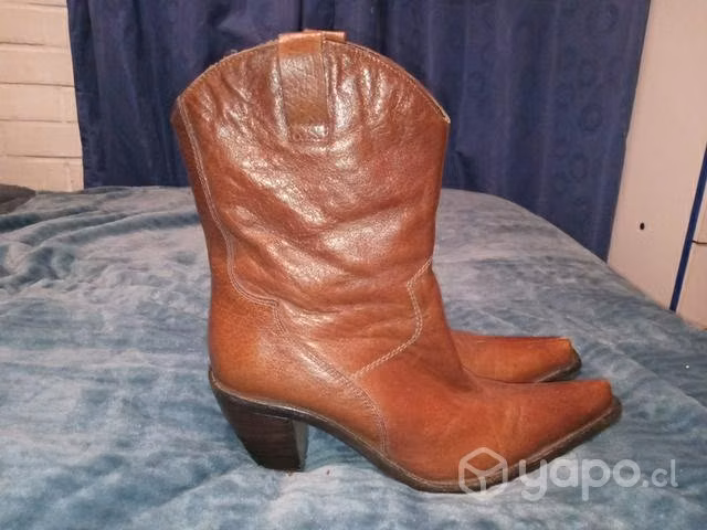 Botas vaqueras de cuero