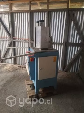 Maquina para fabricación de ventanas