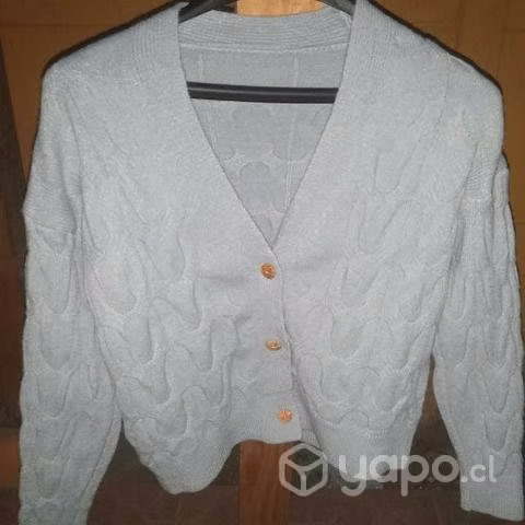Sweater corto tres botones talla S/M
