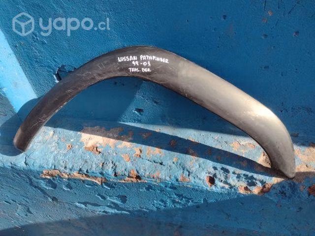 Moldura trasera der Nissan Pathfinder 1999-2001