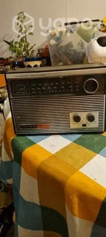 Radio antigua funcionando años 70