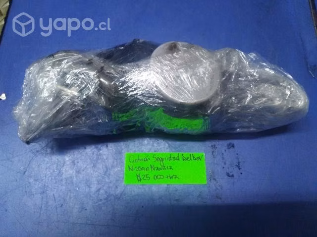 Cinturon delantero derecho Nissan Navara