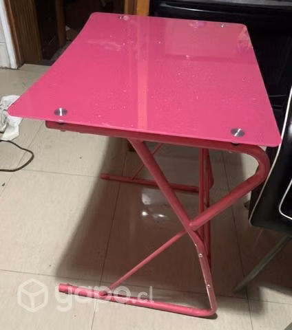 Escritorio de vidrio rosado