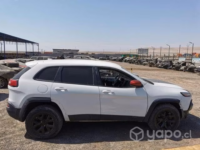 Jeep cherokee año 2018 en desarme