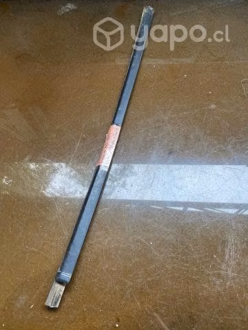 Moldura lame vidrio pta del der Nissan Navara 2014