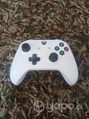 Xbox One S de 1tera con dos juegos y un mando