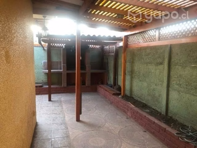 Se arrienda casa en condominio