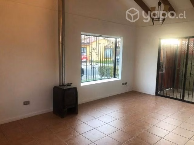 Se arrienda casa en condominio