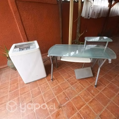 Lavadora y escritorio