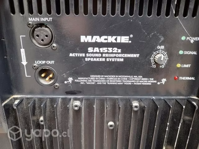 Parlantes activos Mackie SA1532z 1300w rms c/u top
