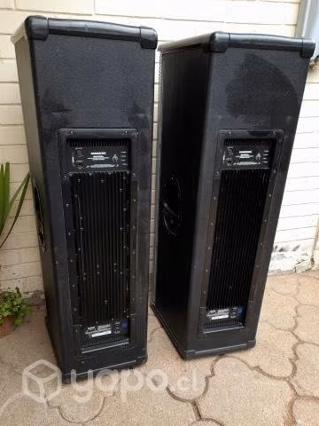 Parlantes activos Mackie SA1532z 1300w rms c/u top