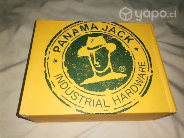 Zapatos están nuevo en caja