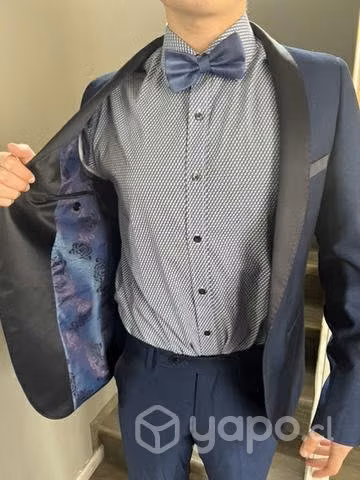 Terno marca Arrow, talla 40. Color azul marino