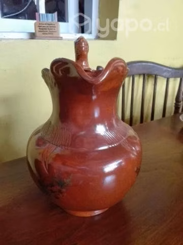 Hermoso jarrón antiguo pintado a mano