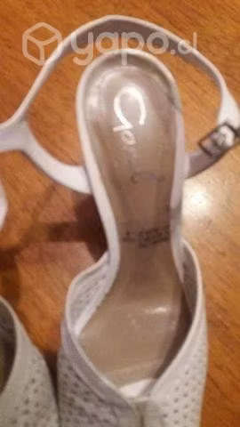 Chalas gacel blancas talla 35