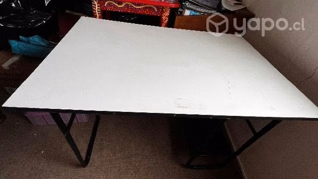 Escritorio blanco amplio