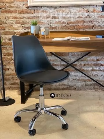Sillas nuevas, acolchadas con ruedas de escritorio