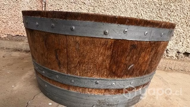Mitad barril ornamental jardín