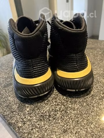Zapatillas Adidas como nuevas - Imagen 4