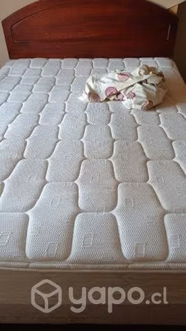 Cama y lamparas