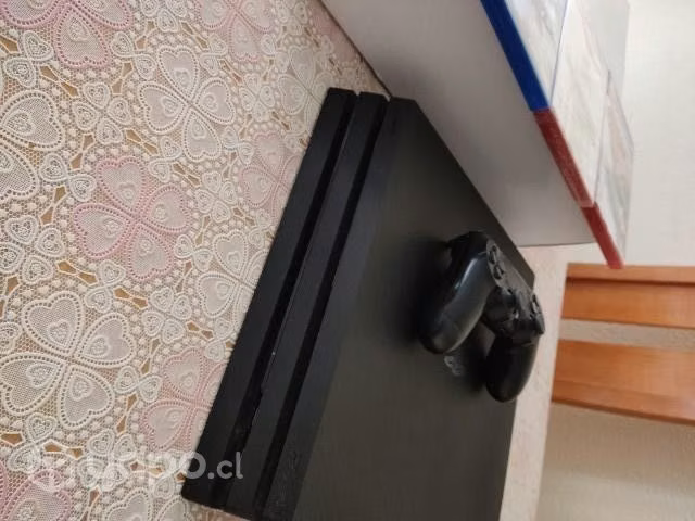 PS4 Pro 1TB + 3 juegos + caja