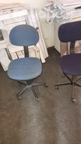 Dos sillas de escritorios